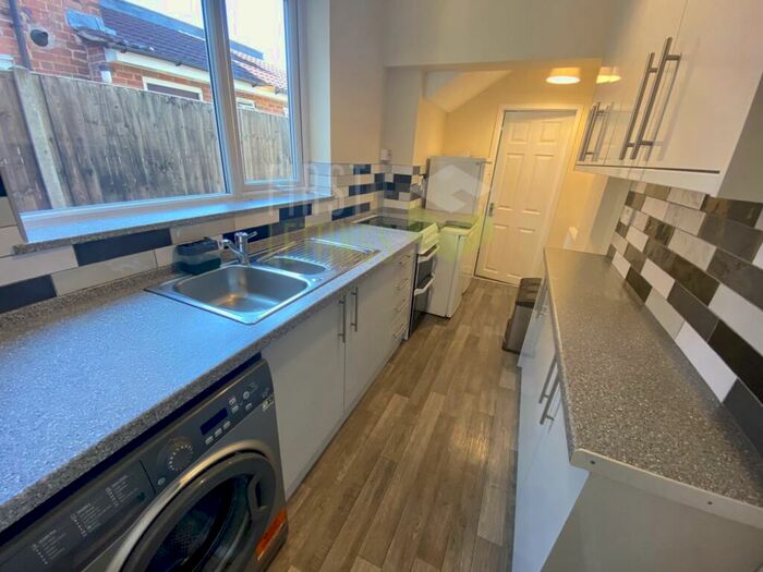 3 Bedroom Terraced House To Rent In Wordsworth Road, Clarendon Park, LE2