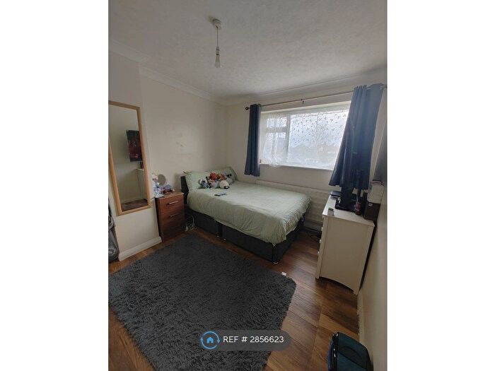 5 Bedroom Semi Detached House To Rent In Neville Drive, Thatcham, RG19