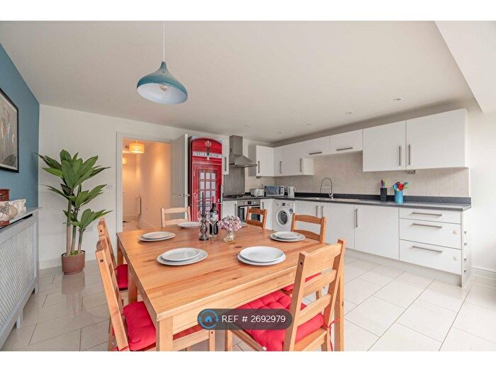 4 Bedroom Terraced House To Rent In Chadwick Road, Slough, SL3