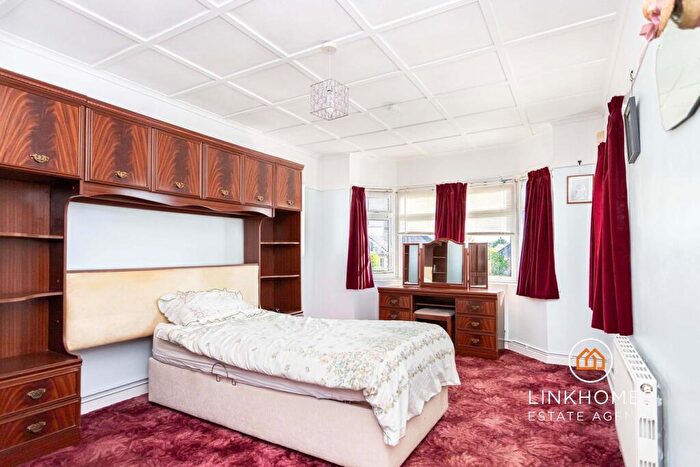 2 Bedroom Detached Bungalow For Sale In Mount Pleasant Drive, Bournemouth, BH8