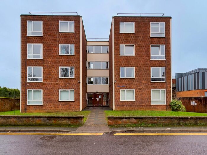 2 Bedroom Flat To Rent In Grammar School Walk, Hitchin, SG5