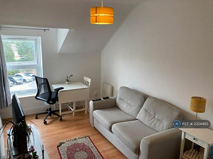 1 Bedroom Flat To Rent In Bournemouth Road, Poole, BH14