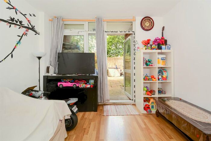 2 Bedroom Flat For Sale In Heathpool House, Brady Street, London, E1
