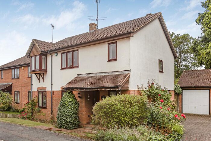 4 Bedroom Detached House For Sale In Mount Pleasant Close, Hatfield, Hertfordshire, AL9