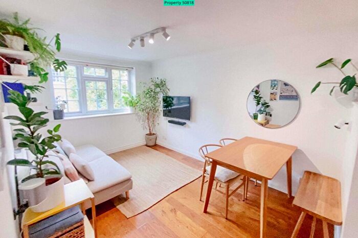 1 Bedroom Flat For Sale In Gables Close, London, SE5