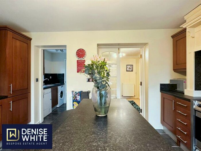 4 Bedroom Detached House For Sale In Millbrook Way, Cheadle, Staffordshire, ST10