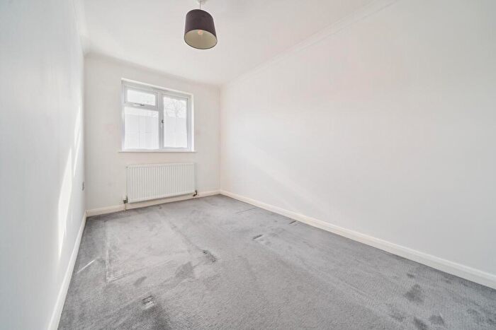 2 Bedroom Flat To Rent In Baring Road, SE12