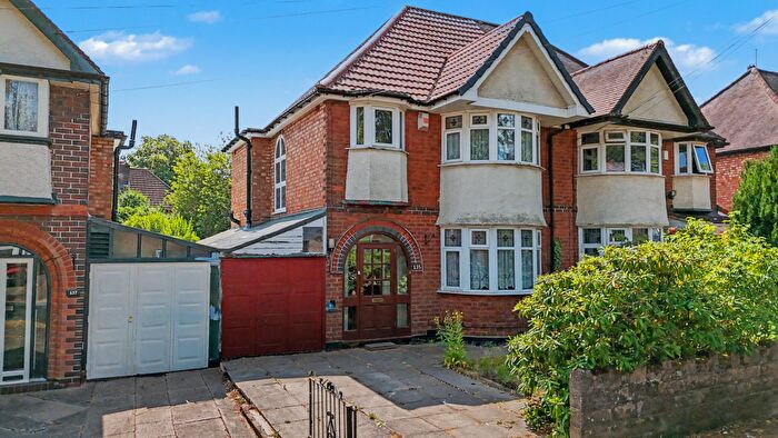 3 Bedroom Semi Detached House For Sale In School Road, Hall Green, Birmingham, B28