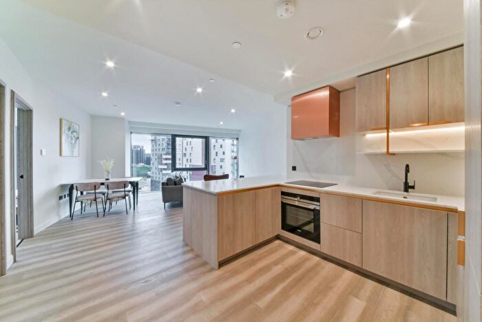 2 Bedroom Apartment To Rent In Aspen, Marsh Wall, Canary Wharf, London, E14