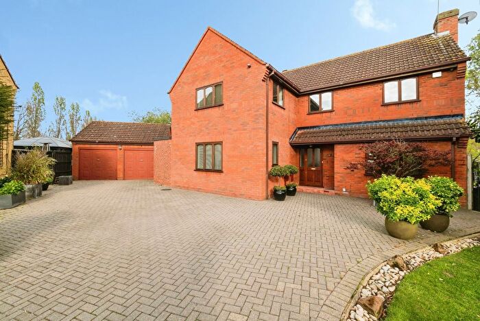 5 Bedroom Detached House For Sale In Tyle Green, Hornchurch, RM11