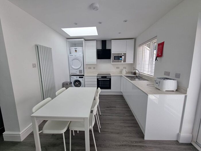 6 Bedroom Semi Detached House To Rent In Ivy Avenue, Bath, BA2