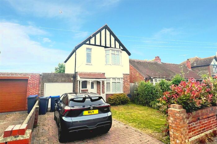 3 Bedroom Link Detached House To Rent In St Andrews Road, Worthing, West Sussex, BN13