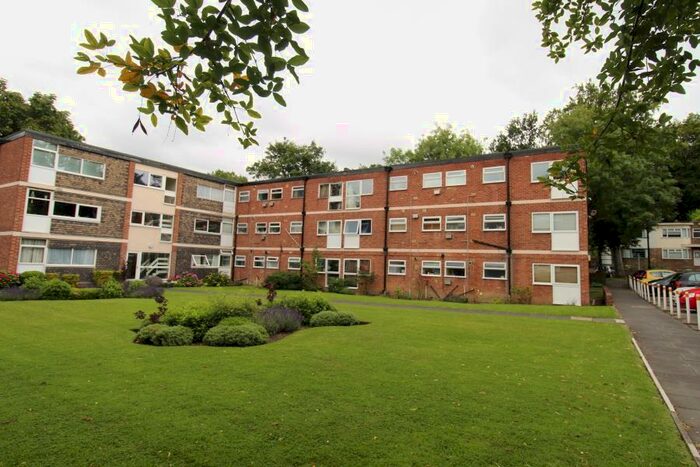 2 Bedroom Apartment To Rent In Grove Court, Headingley, LS6
