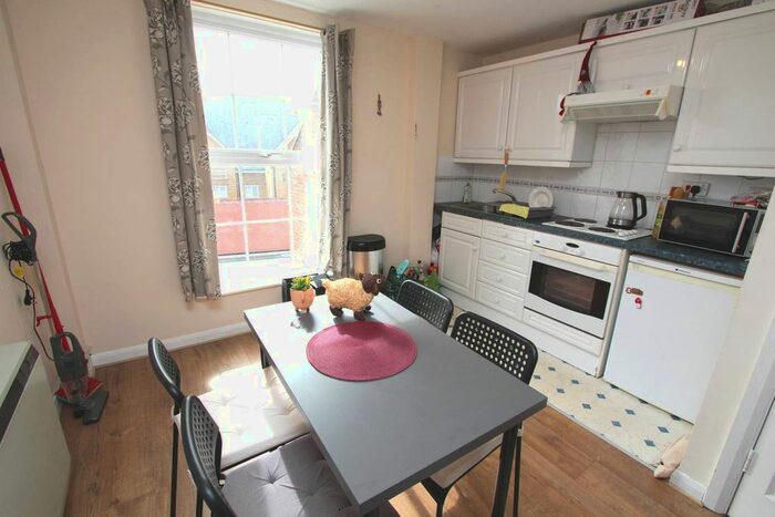 1 Bedroom Flat To Rent In Thames Street, Hampton, TW12