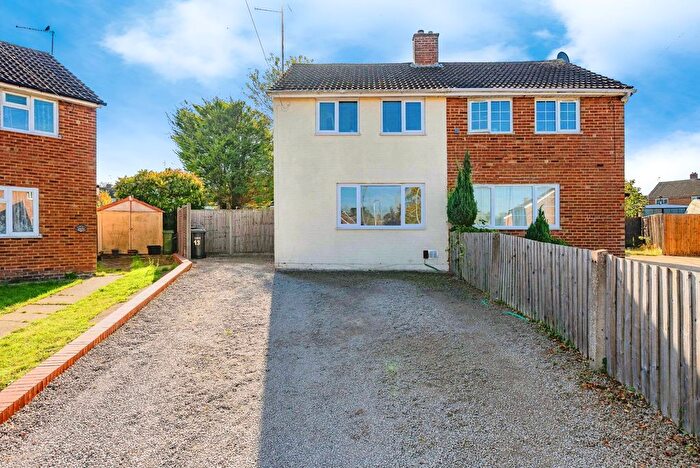 2 Bedroom Semi-Detached House For Sale In Lilac Grove, Luton, Bedfordshire, LU3