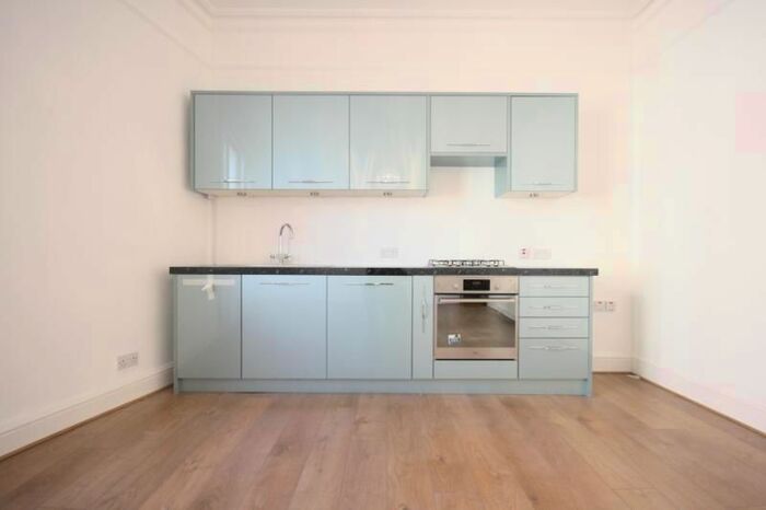 2 Bedroom Flat To Rent In Knights Hill, London, SE27