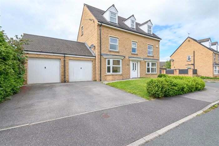 5 Bedroom Detached House For Sale In Aspen Grove, Northowram, Halifax, HX3