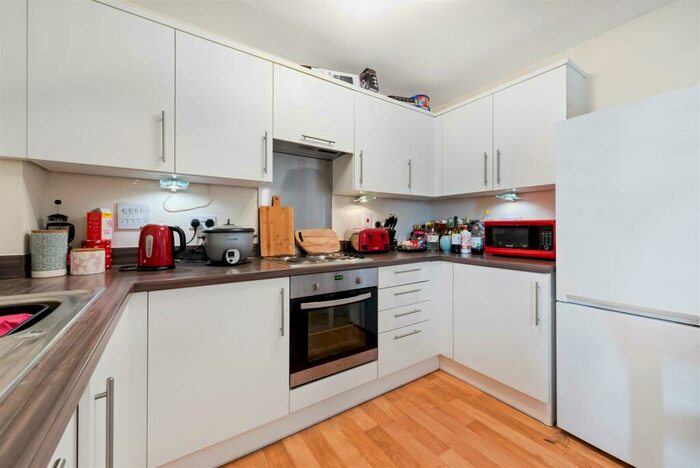 2 Bedroom Flat To Rent In Schoolgate Drive, Morden, SM4