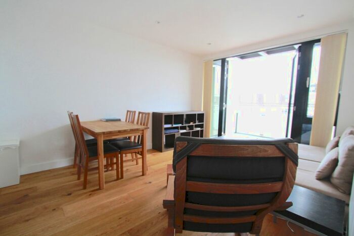 1 Bedroom Flat To Rent In Lee Street, Hackney, E8