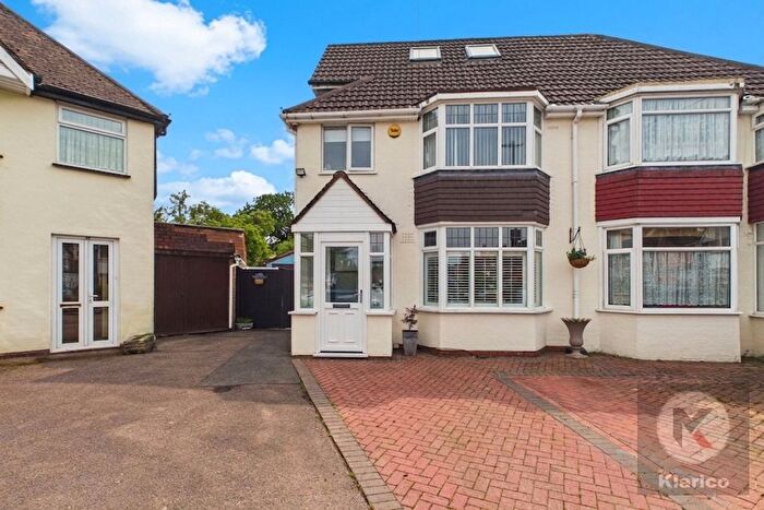 4 Bedroom Semi-detached House For Sale In Temple Avenue, Birmingham, B28
