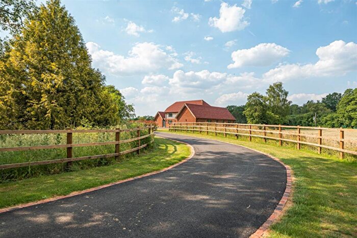 4 Bedroom Detached House To Rent In Alfold Road, Cranleigh, GU6