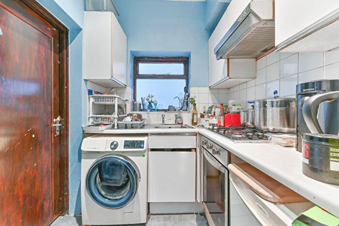 2 Bedroom Flat For Sale In Albert Road, South Norwood, London, SE25
