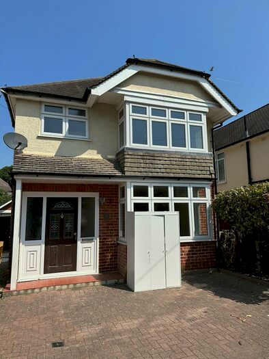 3 Bedroom Detached House To Rent In Victoria Road, Farnborough, GU14