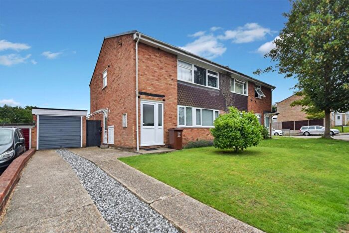 2 Bedroom Ground Maisonette For Sale In Farley Close, Lordswood, Chatham, ME5