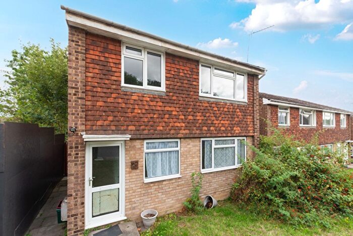 2 Bedroom Maisonette For Sale In Lea Vale, Dartford, DA1