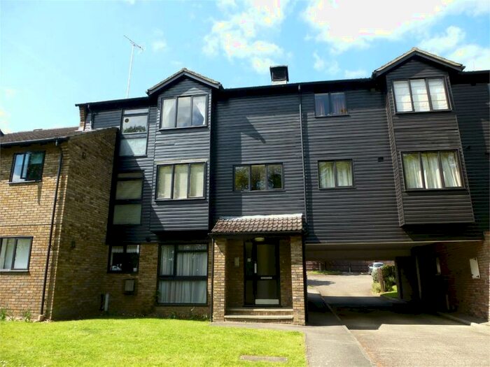 2 Bedroom Ground Flat To Rent In Newlands, Old Hertford Road, Hatfield, AL9