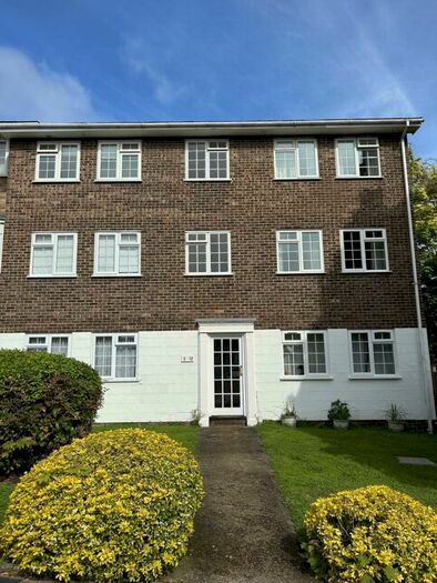 1 Bedroom Flat To Rent In Tavistock Road, Bromley, BR2