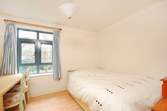 2 Bedroom Flat To Rent In Bridgewater Square, City, London, EC2Y