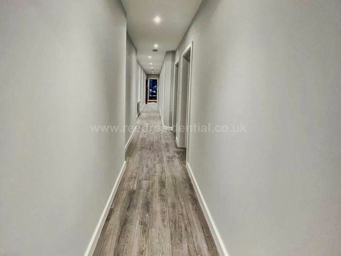 3 Bedroom Flat To Rent In Hamlet Ct Rd, Westcliff On Sea, SS0