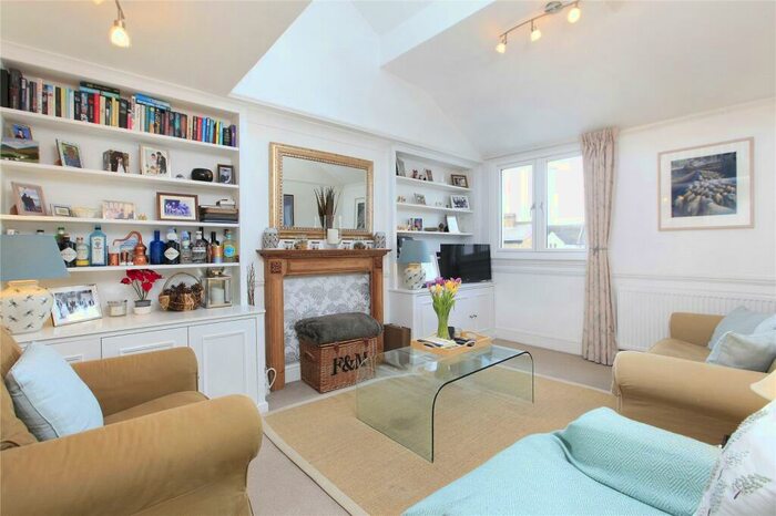 2 Bedroom Flat To Rent In Marjorie Grove, Battersea, London, SW11