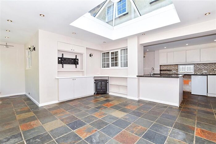 4 Bedroom Semi-Detached House For Sale In Heathfield Avenue, Penenden Heath, Maidstone, Kent, ME14