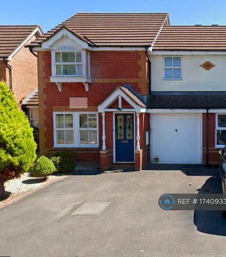 3 Bedroom Semi-Detached House To Rent In The Beeches, Bradley Stoke, Bristol, BS32