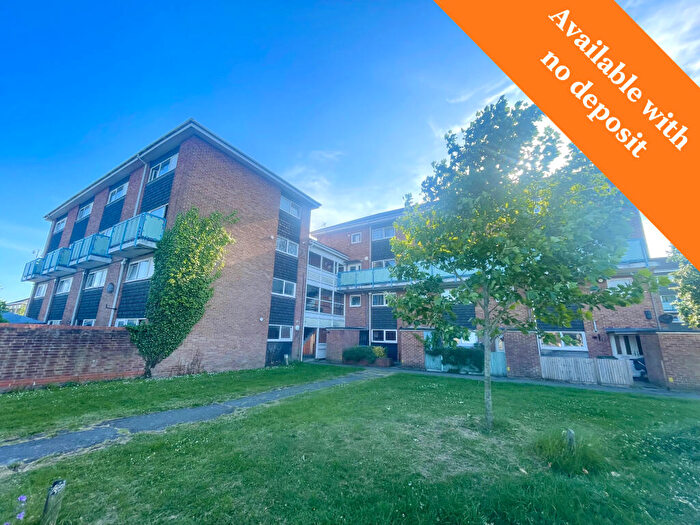 2 Bedroom Flat To Rent In Redlands Lane, Fareham, Hampshire, PO16