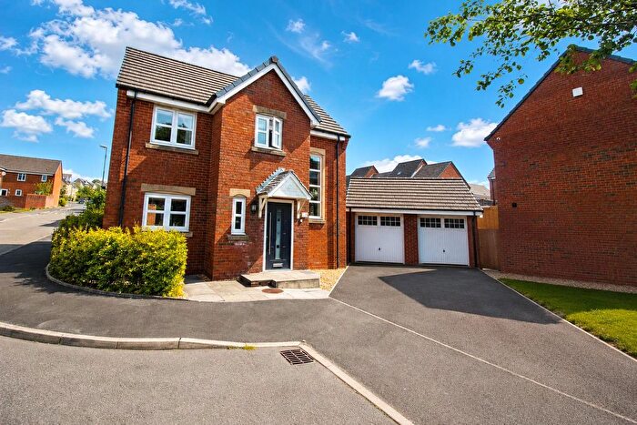 3 Bedroom Detached House To Rent In Corden Avenue, Darwen, BB3