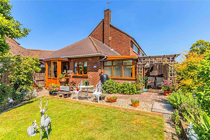 1 Bedroom Bungalow For Sale In Theobald Street, Borehamwood, Hertfordshire, WD6