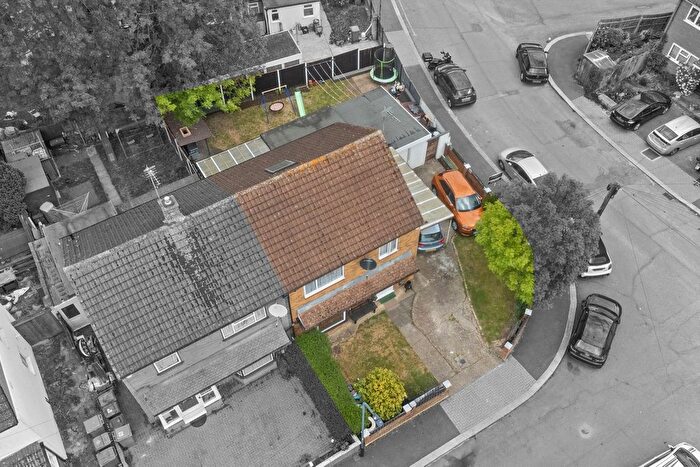 3 Bedroom Terraced House For Sale In Shakespeare Drive, Harrow, HA3