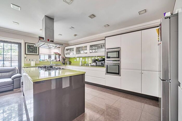 5 Bedroom Semi-Detached House For Sale In Park Avenue North, Willesden Green, London, NW10
