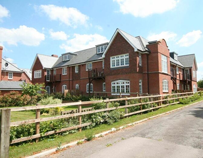 3 Bedroom Flat To Rent In Enborne Gate, Newbury, RG14