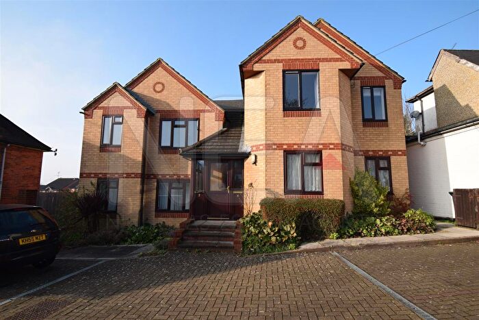 2 Bedroom Flat To Rent In Donkin Hill, Caversham, Reading, RG4