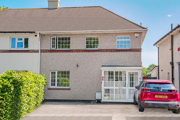 3 Bedroom Semi-Detached House For Sale In Snakes Lane, Southend-On-Sea, SS2