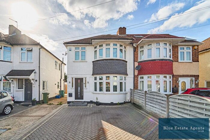 3 Bedroom Semi Detached House For Sale In Harvey Road, Whitton, Hounslow, TW4
