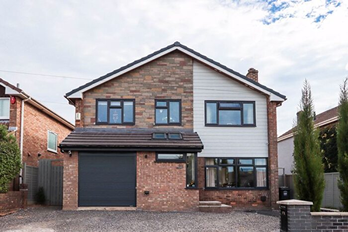 4 Bedroom Detached House For Sale In Dunsters Road, Claverham, BS49