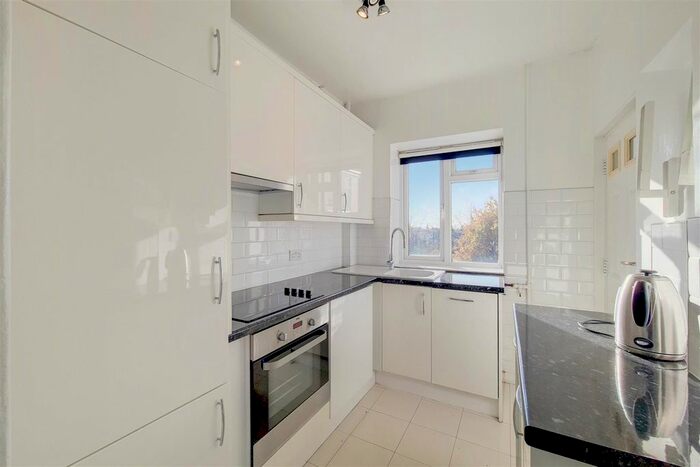 2 Bedroom Flat For Sale In Courtleigh, Bridge Lane, Temple Fortune, NW11