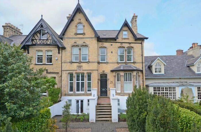 3 Bedroom Flat To Rent In Clifton Green, York, YO30