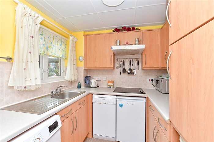 1 Bedroom Flat For Sale In Bell Road, Sittingbourne, Kent, ME10