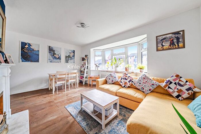 3 Bedroom Flat For Sale In Bromley Road, Shortlands, Bromley, BR2